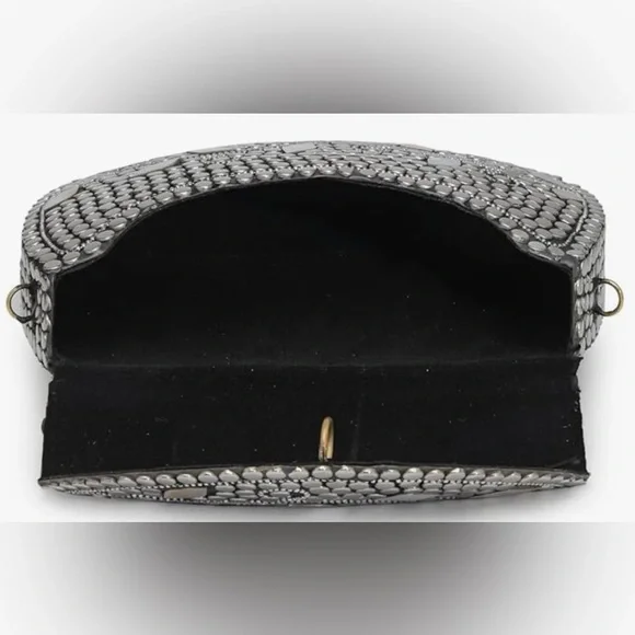 Silver clutch with mother of pearl leaf design - Picture 6 of 8